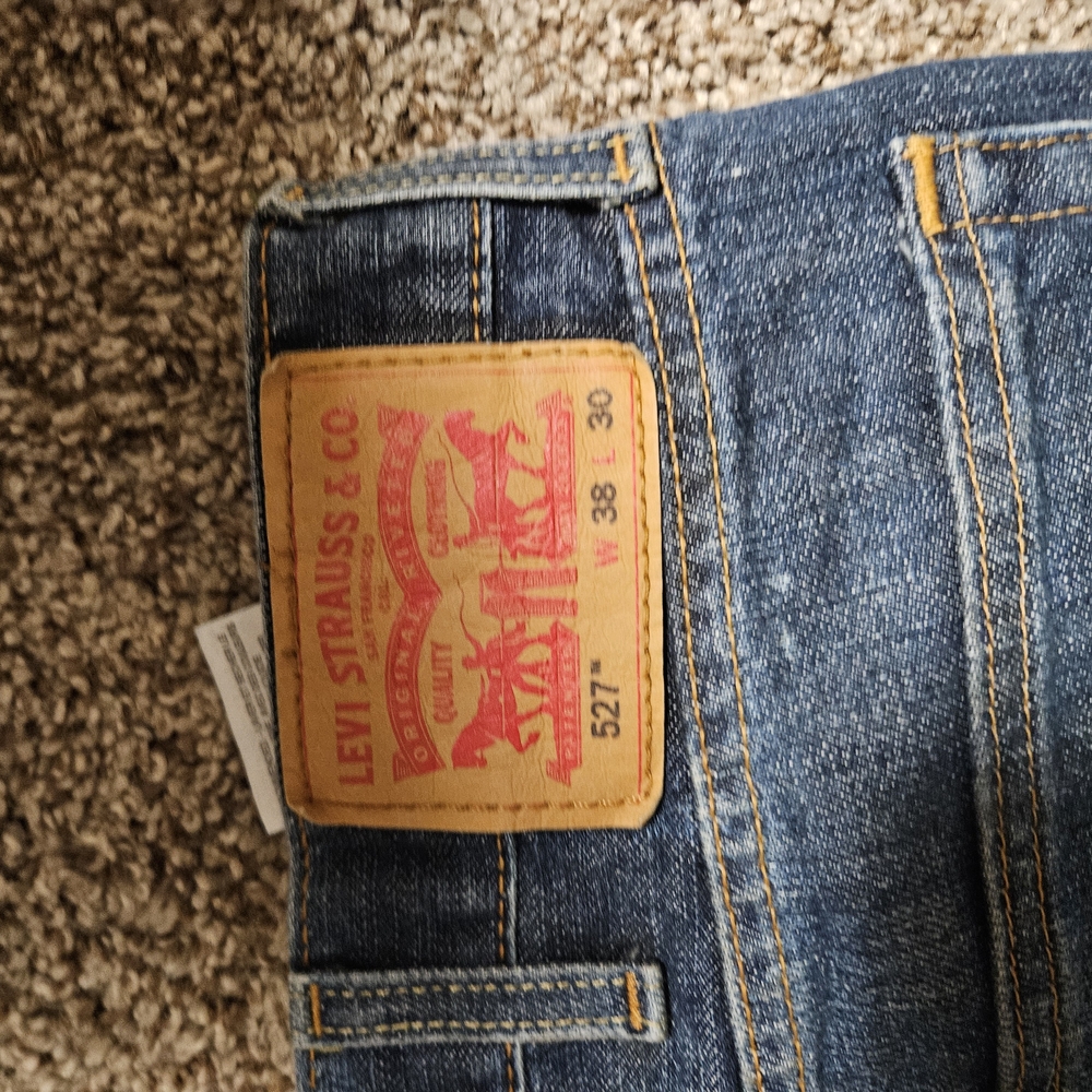 Levi's Blue Relaxed Fit Jeans with Natural Fading - Picture 4 of 4